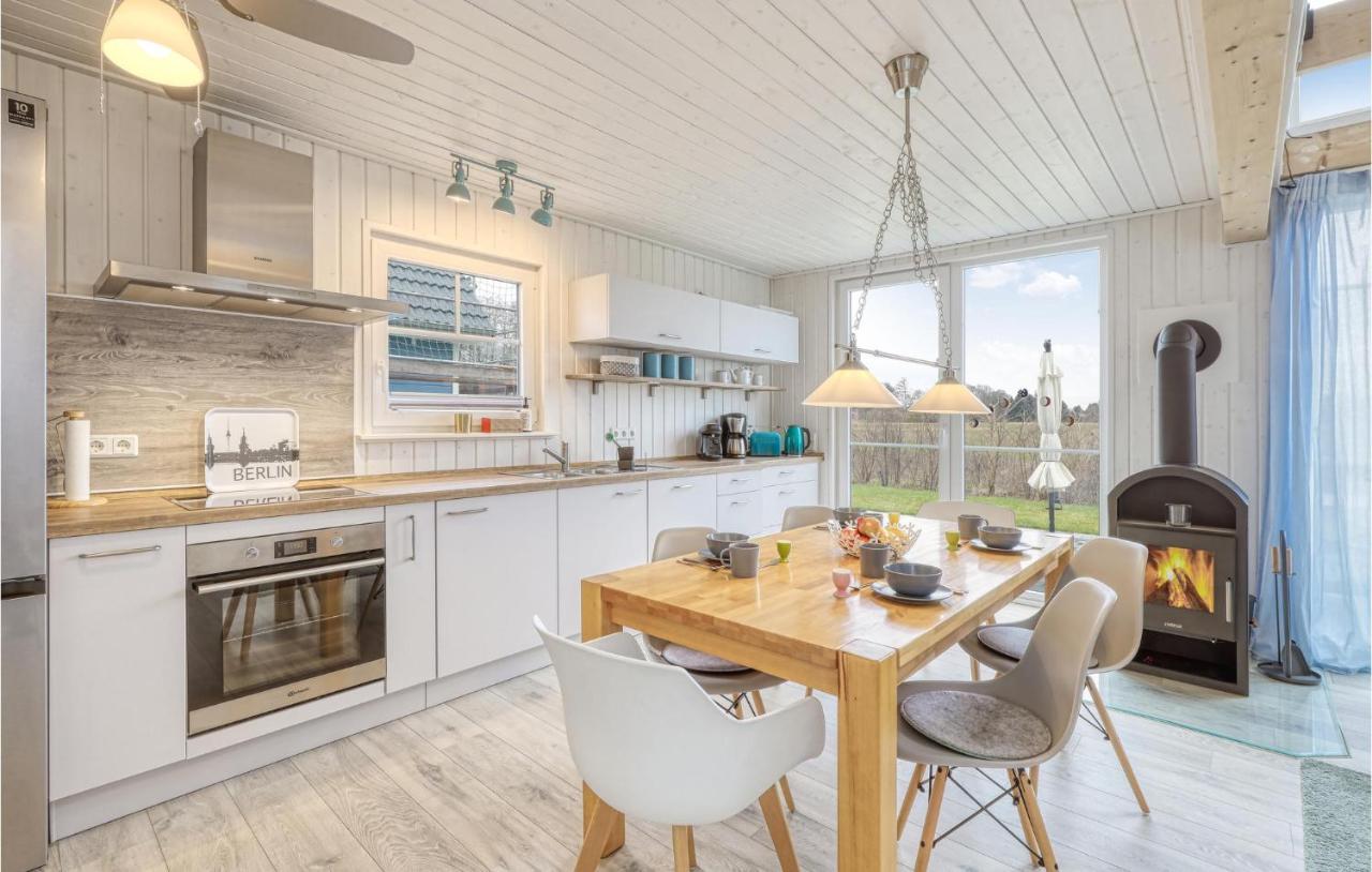 2 Bedroom Beautiful Home In Zerpenschleuse Bagian luar foto